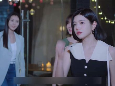 狙击蝴蝶大结局终于来了,李雾度过破产危机,向岑矜求婚,虽然一开始岑母不同意两人在一起,但经过岑父的劝说,加上岑矜坚持,岑母最终还是同意两人在一起了,与此同时李雾也解决了公司的危机,准备向岑矜求婚,但岑矜对婚姻的态度,却与李雾不同#狙击蝴蝶 #陈妍希 #周柯宇