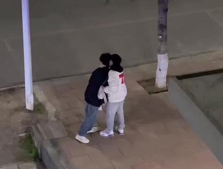 肚子饿了怎么办……#路人视角 #双枪给出答案