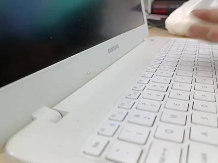 三星笔记本拆机更换屏幕教程 #笔记本电脑 #电脑#三星 #更换屏幕 #拆机 #日常vlog #电脑小技巧