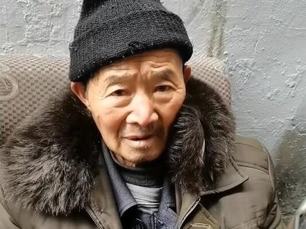 逛逛烟叶市场,看老丁头们抽#旱烟 那真是享受