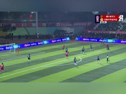 凌空一脚!阿图什杯上演“超级世界波”引全场沸腾 11月15日,新疆阿图什市,在2025年新疆“阿图什杯”足球邀请赛喀什库克兰队对阵乌鲁木齐经开区队的比赛中,喀什库克兰队球员贡献“超级世界波”引全场沸腾。#世界波 #阿图什杯全疆足球邀请赛 #阿图什杯有多火 #新疆足球