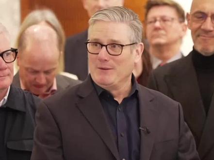 访华行程一落地!英国首相斯塔默召集随行商界代表团开会 #斯塔默说要好好把握中国给的机会 #斯塔默访华(来源 看看新闻Knews)