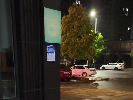 小狗又不会说话。但它好像什么都懂,小瘸子,你有家了…