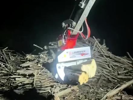 你会检验抱锯夹的力量吗? 山林牌抱夹锯升级版
链条润滑双控油
废机油液压油
自由切换选择
让你使用成本更节省
一直被模仿,从未被超越!
#伐木 #伐木工人 #砍树 #杀树 #砍柴