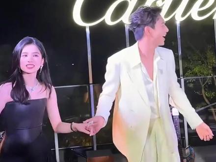 妈呀,#李现 下意识竟然伸手扶#张婧仪