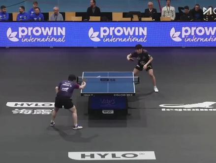 🇨🇳樊振东2:3温瑞博🇨🇳 #竞技体育 #欧冠 #樊振东 #温瑞博 #欧冠德比 樊振东2:3惜败温瑞博,输赢之外,更见国乒希望!
欧冠赛场首场国乒德比落幕,樊振东2:3不敌河南小将温瑞博。看完整场,我一点都不难过,反而满心欣慰。
真正懂球的人都明白,输赢乃兵家常事。一场胜负,撼动不了樊振东的统治力与地位,他依旧是世界乒坛最稳的核心、最值得信赖的领军者。这场失利,不过是高强度赛程里的一次正常起伏,是强者路上的寻常一页。
更值得开心的是,我们看到了国乒新生代的锋芒。恭喜河南老乡温瑞博,敢打敢拼、心态沉稳,在与顶尖高手的对决中打出了血性与实力,后生可畏!这是河南乒乓的骄傲,更是国乒未来的底气。
胜不骄,败不馁。老将依旧扛旗,小将奋勇接班,这才是最健康、最让人安心的国乒。
继续支持东哥,也好好培养我们河南小将,未来可期,乒乓长盛!