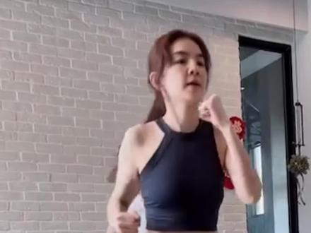 #陈嘉桦 #ella陈嘉桦 运动除了保持身材之外,其实是为了可以吃更多🤪
