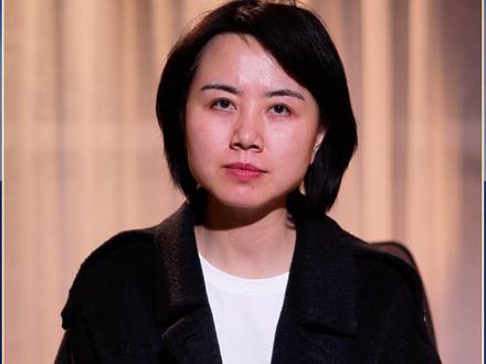 【#神秘梅姨在张维平拐卖案频繁出现 】#人贩子梅姨原来是谢某某 隐匿多年的人贩子“梅姨”终于归案!2016年,人贩子张维平落网后,他所供述的每一起拐卖儿童案件里,都少不了“梅姨”这个关键角色。让梅姨归案,是被拐家庭日日夜夜的期盼。