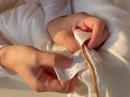 #真假蚕丝被#辨别真假蚕丝被
如果蚕丝被检测口很小或者没有检测口,你就应该注意了