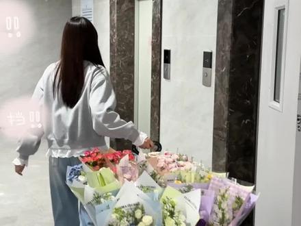 90后女生周末摆摊卖花收入465 #摆摊卖花 #花束包装 #摆摊 #摆摊花束教程