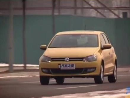 大众Polo 1.6L自动致酷版,1.6L前驱105匹,155扭米,6档手自一体变速箱,车重1135kg百公里加速刹车测试#dou是好车 #开不坏的车 #行运2022 #新年康是福 #喜提这一杯万事皆达喜