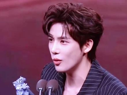 #王安宇 请大家多多期待老王哥的新片#电影错过了遗憾吗 ~5.20见,新的一年我们要一起走花路!