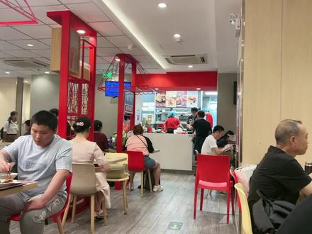 北京西站候车室的餐饮
