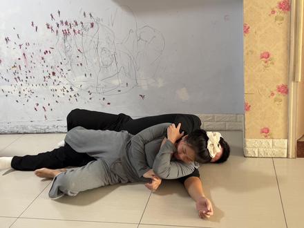 如果发生火灾,你能救出你的另一半吗?这种情况,我应该怎么办?#居家锻炼 #火场救援