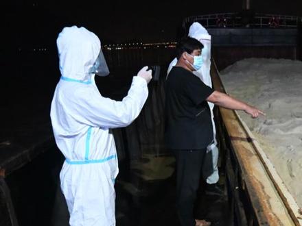 温州海警严厉打击非法运砂船舶 查获海砂约1000吨#直击现场