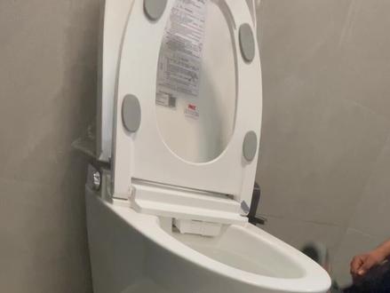 师傅踹的我心这个疼啊~#智能马桶怎么选 #卫生间好物 #马桶 #卫生间装修 #装修避坑