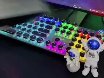 狼蛛头戴式耳机听声辩位USB接口带麦降噪游戏台式笔记本通用#视频同款 #耳机党福利 #科技感爆棚 #带上耳机世界都是我的 #炫酷 @DOU+小助手 @抖音DOU+上热门 @抖音创作者中心 @衣哥(6号12点家居生活专场) @疯狂小杨哥