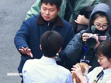 #王星越 #邓恩熙 #告白影视化
两个人 一只猫🐈