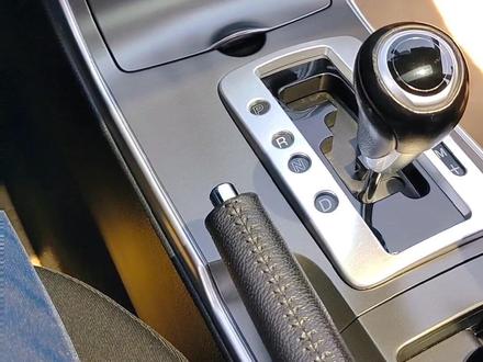 世界上最好的变速箱在这里,蛇形档轨,安全性高,不会挂错档,鸡腿档把,握感相当好,想超车用M档,秒超。#马自达6 #经典情怀老车