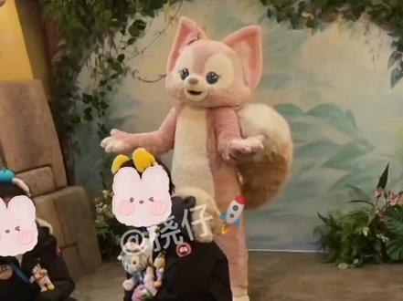 贝儿:我进入循环了 #玲娜贝儿 #可爱 #上海迪士尼 #开端 @糖果🍬旅行家(早上9:30直播贝儿)