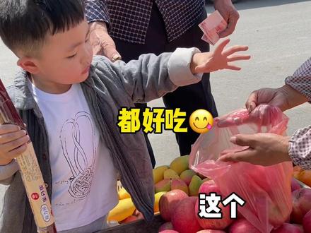 一个今年80岁、一个今年2岁……我真的很纳闷他们是怎么无障碍沟通的呢?而且关系还辣么好😂