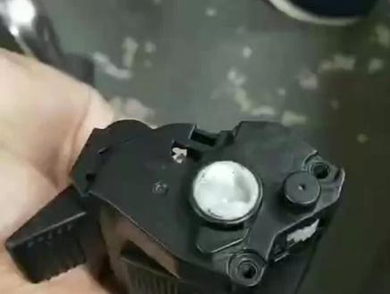 兄弟1035粉盒 开盖复位方法 ,适用兄弟 DCP 1518 1519 1618W 1619 1608 MFC
1813 1816 1819 1906 1908 1919NW HL 1118 1208 1218W打印机