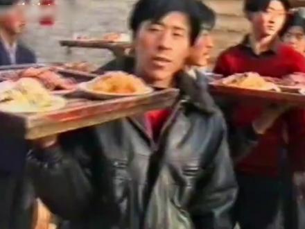 90年代农村吃酒席珍贵影像,这种热闹氛围,如今见不到了
#历史影像 #珍贵影像 #90年代的回忆