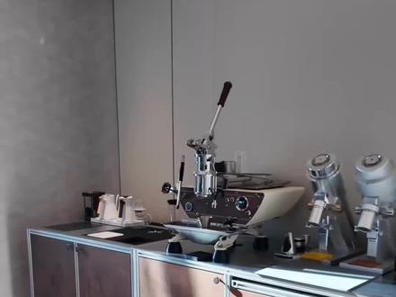照着冲,比咖啡店排队那家还好喝!
掌握这个“黄金三段式”注水法
你也能冲出咖啡馆级别的花果香!
#我的咖啡日记 #手冲咖啡 #咖啡入门 #精品咖啡 #咖啡日常