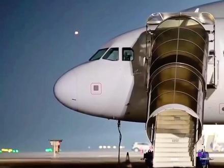 为啥全球那么多机场都不允许空客A380降落 #军事科普 #飞机