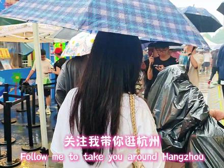 杭州汉堡节期间,滨江天街商场内部的现状,坐满了吃汉堡的人 #杭州 #滨江天街 #汉堡节