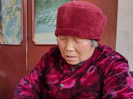 大年初一早早起床别睡懒觉,开门的时候说几句吉祥,我家财门大打开,天官赐福送财来,一送千金宝,二送万年财,三送平安福到来,大吉大利把门开,新的一年祝大家福气满满好运连连,心想事成万事顺心#原创视频 #老人言 #老娘的大实话 #大年初一