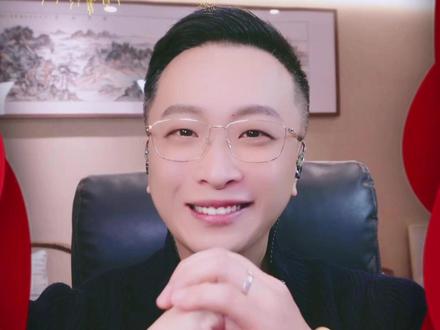 金蛇辞旧岁
骏马报新春
值此马年新春
祝您事业一马当先
势如破竹
身体龙马精神
身心康泰
财运万马奔腾
势不可挡
前程一马平川
宏图大展
祝您马年大吉
马到成功
阖家幸福安康