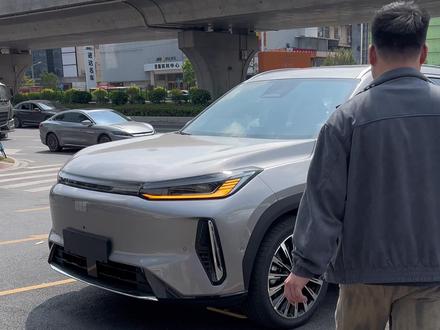 #吉利汽车 #吉利银河M7 #吉利银河M7试驾 #新车抢先看 去试驾一圈完完全全颠覆了,家用SUV的操控性,现在表哥试驾一圈回来了有任何问题都可以打在评论区。