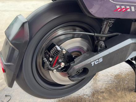 小牛Nx风速的后轮一套低调版已上线!主要升级了动力和制动! 卡钳使用怪兽部品的gp03、电机全顺四代五千瓦片纪念!#小牛nx #怪兽部品 #怪兽部品GP03 #象牌轮胎 #全顺电机