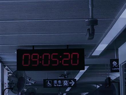 “白雾奔涌,天使归乡。”“双子大楼,千人同跳。”“全员弃考,直抵老巢。”#全球高考