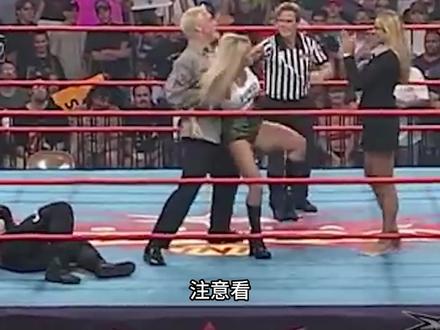 男女双打,上演撕衣大战太刺激了! #WWE #女神 #史黛西 #摔角 #搏斗