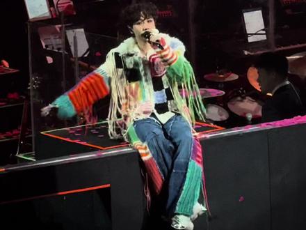 发现哥哥随手哼的旋律无缝衔接《唯你懂我心》的包子简直是个天才,那就再次回顾下大娱乐家的腮红小狗吧#汪苏泷 #大娱乐家 #演唱会 #春晚