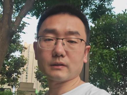 又是一个周五,时间过的真快。给大家简单说下#碳酸锂 今天市场现货情况,同时把#碳酸锂 贸易商的情况介绍下。#锂电池