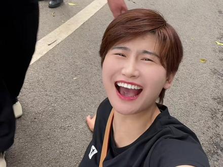 如果没有他你还爱我吗?#社牛天花板 #社牛挑战 #精神状态有点失常 #街头发疯 #路人反应太真实了