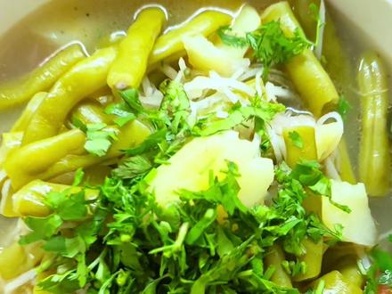 小时候的味道豆角酸趴菜#缅甸晓露 #分享缅甸家乡美食#原创视频 #农村宝妈