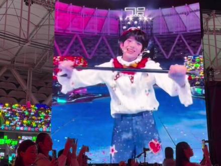 28号的超爱的大舌头大屏,浚铭萌化了🥹#陈浚铭#陈浚铭大舌头#大舌头 #TF家族2026新年音乐会 #陈浚铭新年音乐会