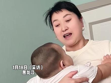1月18日(采访),黑龙江,10个月胖宝宝35斤,姥姥抱不动用脸使劲 累到大喘气,宝妈:从小纯母乳喂养,刚出生就比别的孩子大 8斤6两(编辑:心然)来源@胖总阿言 #胖宝宝 #人类幼崽 #萌娃