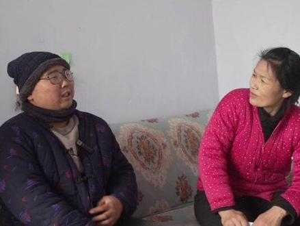 问:家乡话“扎裹”是什么意思?欢迎评论区留言说出答案和你所了解的方言词汇。本集演员:二哈、二宝、二姐