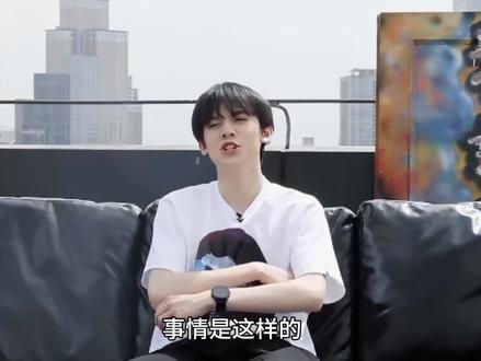 左刚掌勺给朱志鑫张极炒姜丝吃。#左航#志极航 #正能量传递