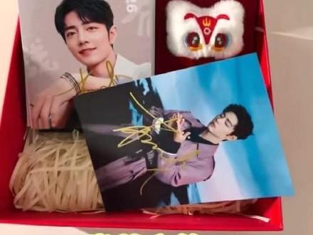 拿到签名照的时候就是我追星的高光时刻
是谁还没有自担的签名照
大声说出你担的名字
姐来帮你搞定 #追星日常 #白鹿#檀健次#亲签