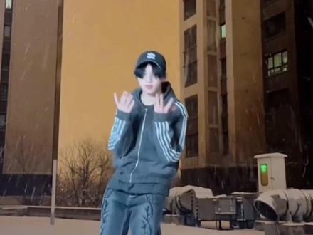 初雪讲究的就是个时效性#初雪 #tf家族 #时代峰峻 #穆祉丞#exo