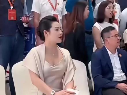 财阀竟租我当少爷?姐姐团宠开启爆笑甜蜜之旅! #凤麟剧场 #星恋剧场#短剧 #短剧推荐 #财阀姐姐对我穷追不舍