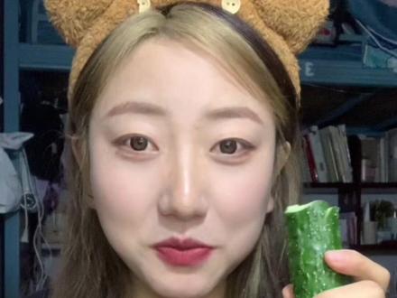 “虞书欣减肥法”七天瘦9斤
按照身体可以适应结合在校食堂去调整了一下 保证饮食结构是正常的 (好用的食谱关键在于他与现实生活能匹配 才能长期坚持~)明天减点量!期待七天后的体重~#虞书欣减肥法 #虞书欣 #vlog日常 #减肥 #变美变瘦变好看