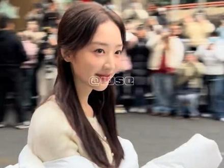 许随小公主来咯~
#邓恩熙 #告白#时代峰峻大公主