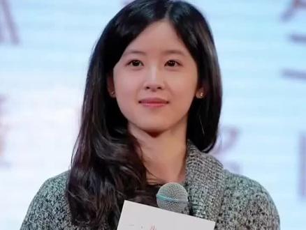 #热门 章泽天现身巴黎时装周看秀,绝美颜值惊艳全场!#章泽天 #巴黎时装周 #娱乐评论大赏 #娱乐聚焦